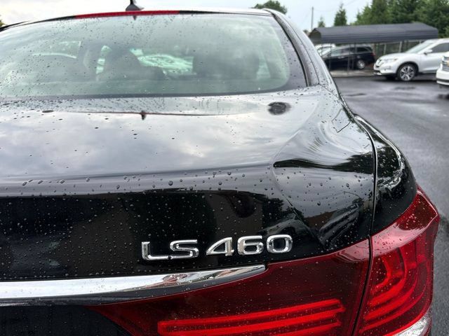Used 2013 Lexus LS 460 w/ Comfort Pkg RWD image 2