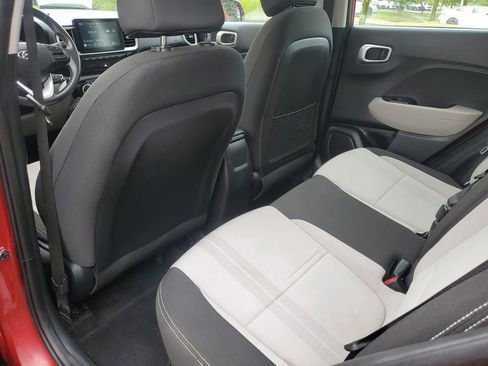 Used 2023 Hyundai Venue SEL FWD image 11