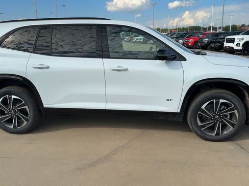 New 2026 Buick Enclave Sport Touring w/ LPO, Illumination Package image 2