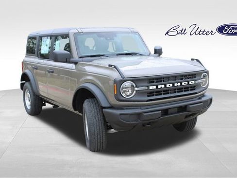 New 2025 Ford Bronco 4-Door image 2