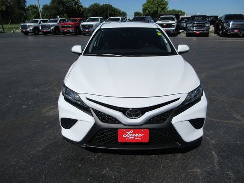Used 2020 Toyota Camry SE FWD image 12