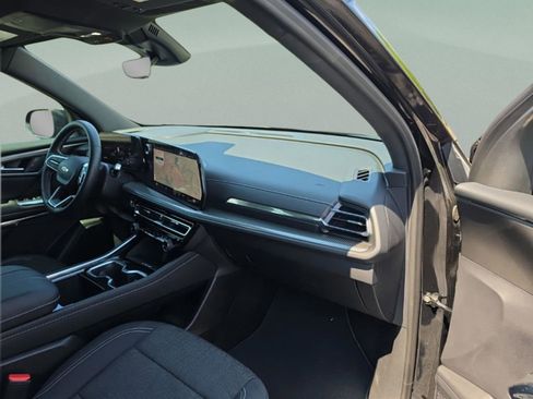 Used 2026 Chevrolet Traverse LT w/ Driver Confidence Package FWD image 28