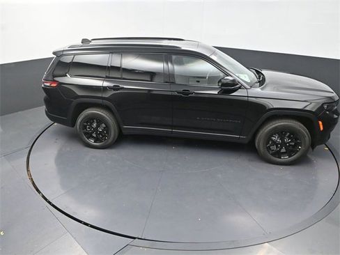 New 2025 Jeep Grand Cherokee L Altitude image 16