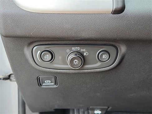 Used 2024 GMC Terrain SLT image 25