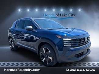 Used 2025 Nissan Kicks SR FWD video 1