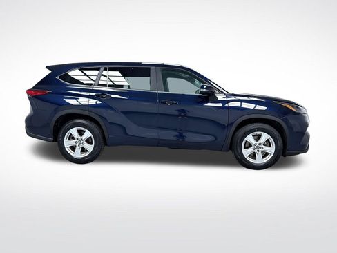 Used 2023 Toyota Highlander LE FWD image 10