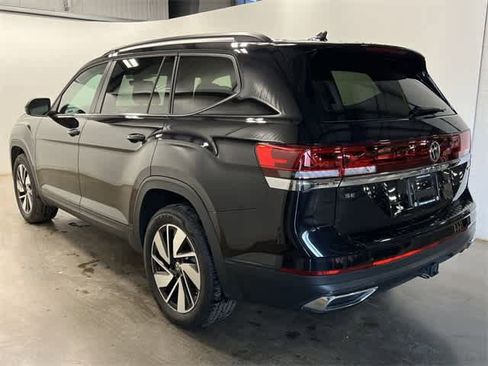 Used 2024 Volkswagen Atlas SE image 32