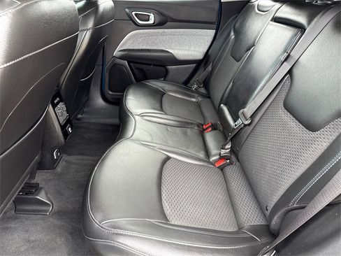 Used 2022 Jeep Compass Latitude image 17