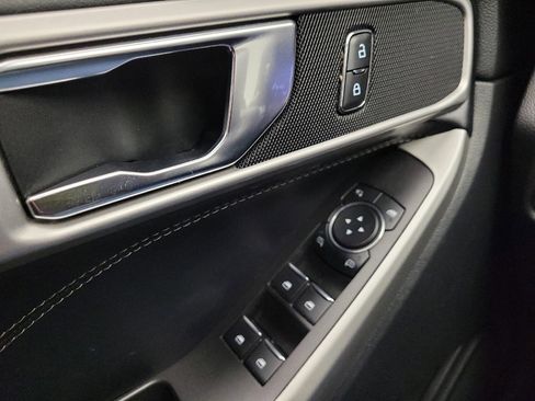 Used 2021 Ford Explorer XLT w/ Equipment Group 202A image 27