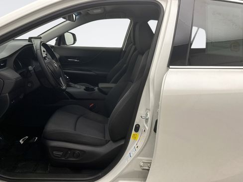 Used 2021 Toyota Venza LE w/ Carpet Mat Package (TMS) image 11