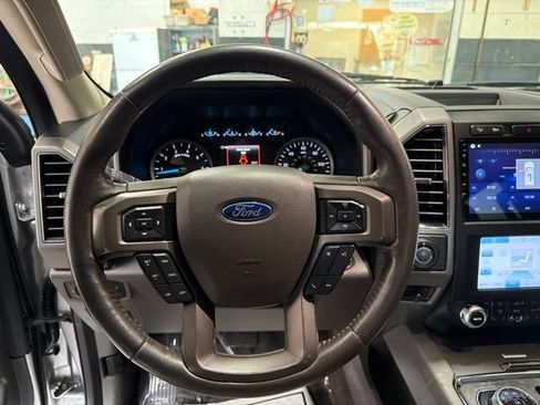 Used 2018 Ford Expedition XLT AWD/4WD image 12