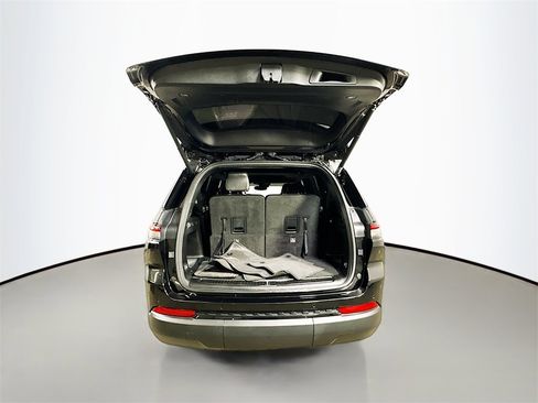 Used 2023 Jeep Grand Cherokee L Laredo image 36