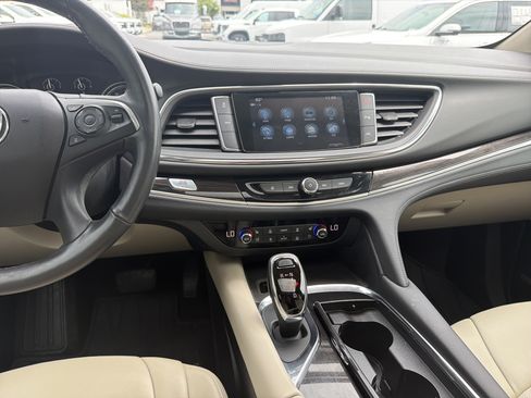 Used 2018 Buick Enclave Premium AWD/4WD image 31