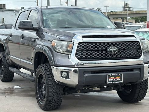 Used 2018 Toyota Tundra SR5 w/ SR5 Upgrade Package image 7