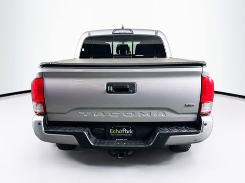 Used 2017 Toyota Tacoma TRD Off-Road w/ Premium & Technology Package image 7