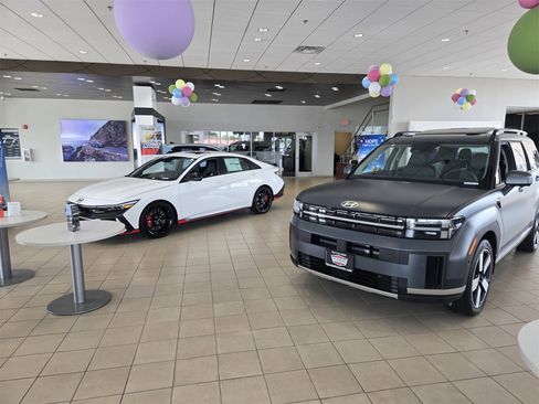 Used 2022 Rivian R1T Adventure image 9