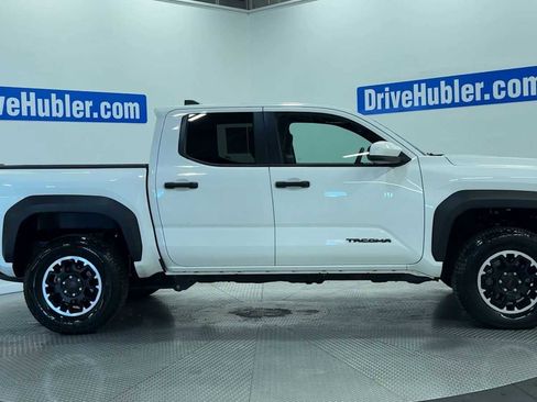 Used 2025 Toyota Tacoma TRD Off-Road AWD/4WD image 9