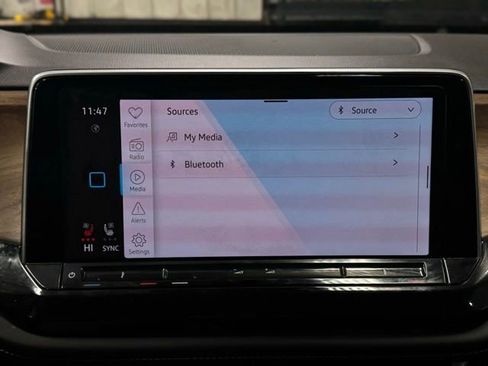 Used 2025 Volkswagen Atlas SE image 32