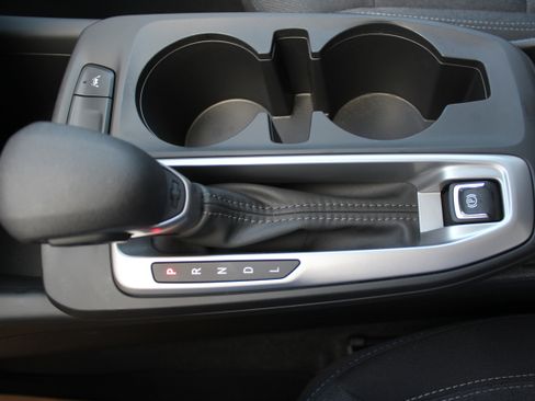 Used 2025 Chevrolet Trax LS w/ LS Convenience Package image 31