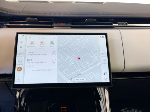 Used 2024 Land Rover Range Rover Sport SE image 17