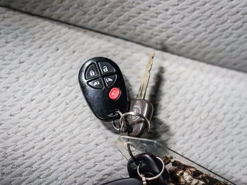 Used 2012 Toyota Sienna LE w/ Towing Pkg image 42