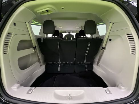 Used 2024 Chrysler Voyager LX FWD image 27