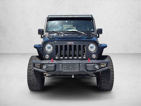Used 2017 Jeep Wrangler Unlimited Rubicon AWD/4WD image 2