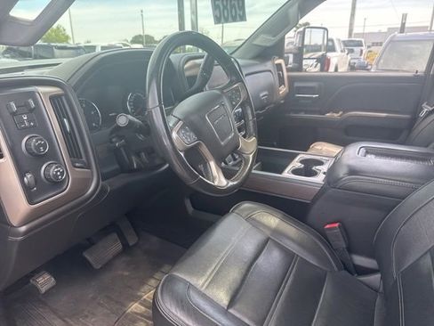 Used 2018 GMC Sierra 2500 Denali w/ Duramax Plus Package AWD/4WD image 34