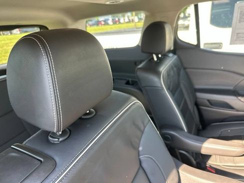 Used 2023 GMC Acadia Denali w/ Denali Technology Package AWD/4WD image 16