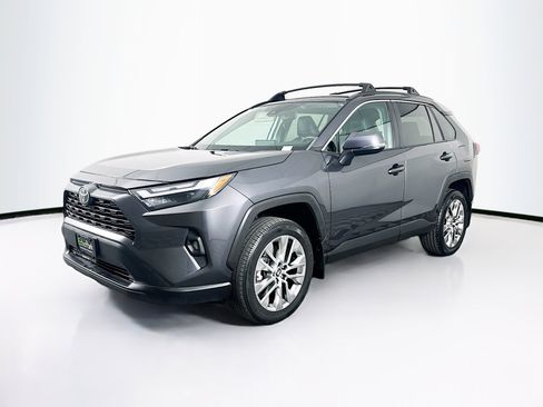 Used 2023 Toyota RAV4 XLE Premium image 3