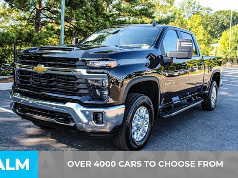 Used 2025 Chevrolet Silverado 3500 LT w/ Safety Package AWD/4WD image 2