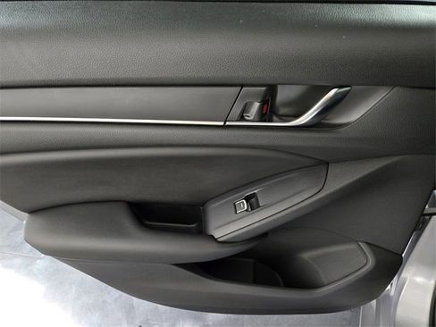 Used 2019 Honda Accord LX image 18