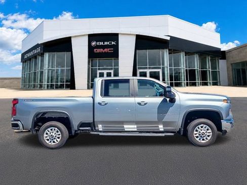 Used 2025 Chevrolet Silverado 2500 LT w/ Convenience Package AWD/4WD image 9