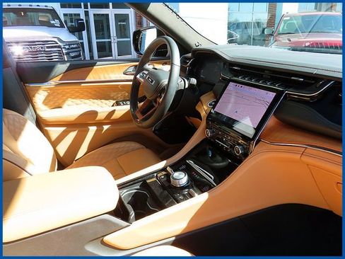 Certified 2024 Jeep Grand Cherokee Summit image 8