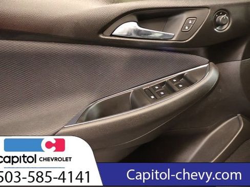 Used 2018 Chevrolet Cruze LT FWD image 11