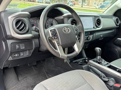 Used 2021 Toyota Tacoma SR5 RWD image 11