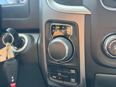 Used 2022 RAM 1500 Classic SLT AWD/4WD image 21