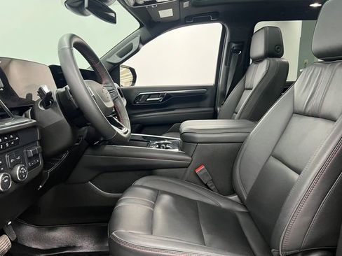 Used 2025 Chevrolet Suburban RST w/ Comfort Package image 15