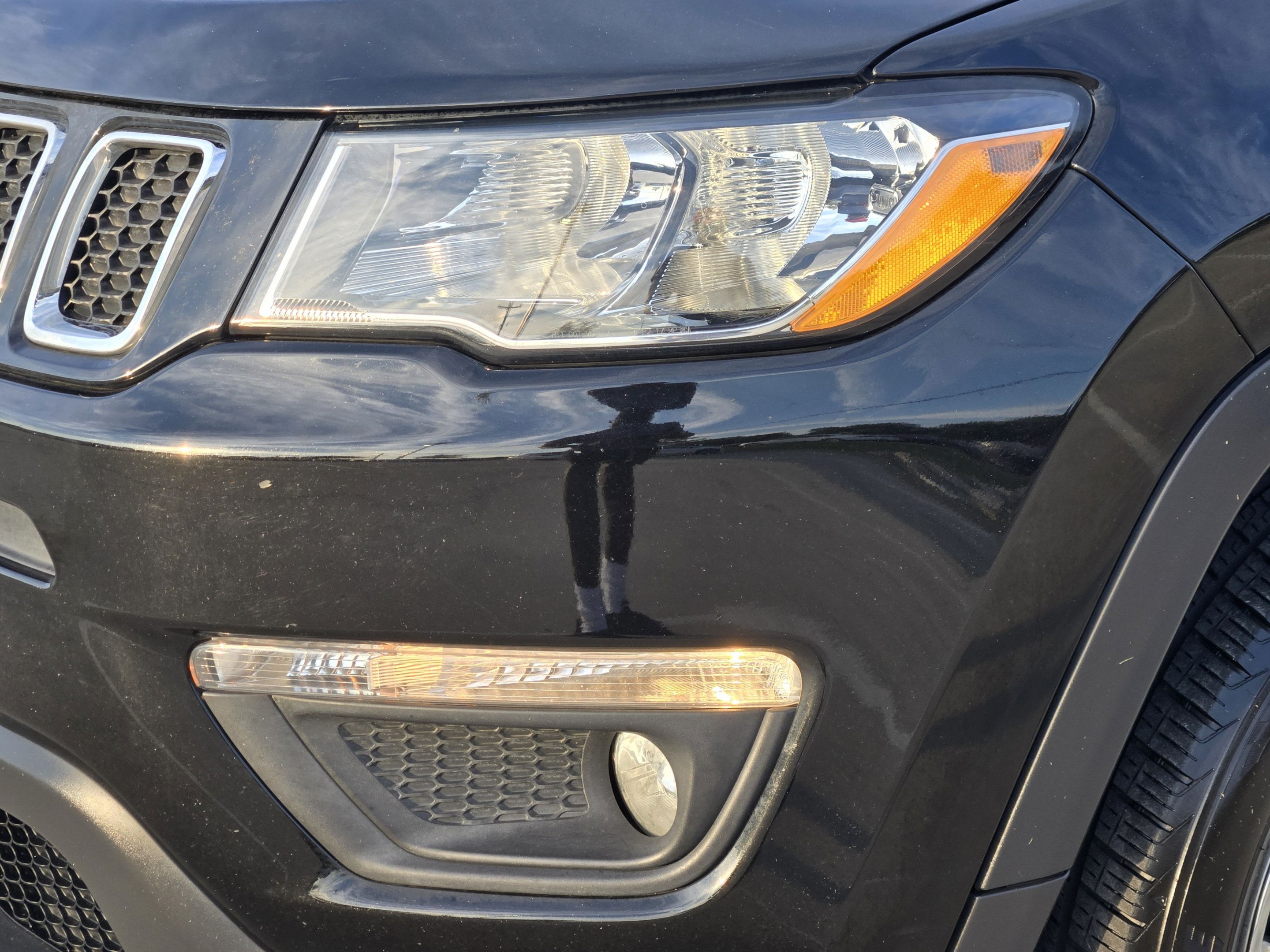 Used 2018 Jeep Compass Latitude FWD image 28