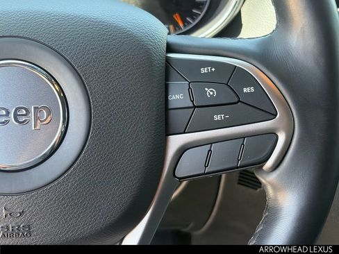 Used 2022 Jeep Grand Cherokee Laredo X RWD image 15