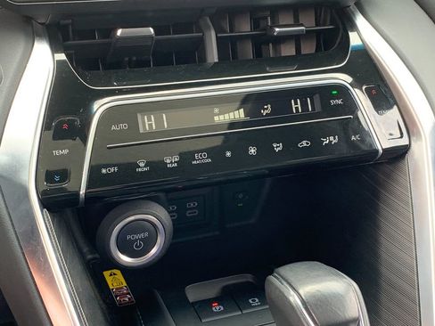 Used 2023 Toyota Venza Limited image 26