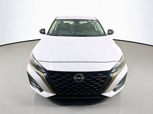 Used 2025 Nissan Altima 2.5 SR AWD/4WD image 2