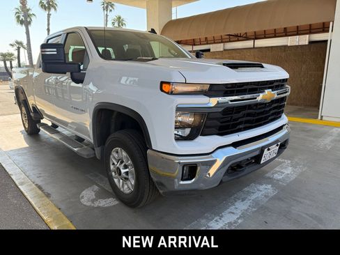 Used 2025 Chevrolet Silverado 2500 LT w/ Convenience Package AWD/4WD image 3