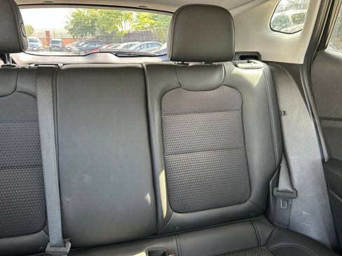 Used 2025 Chevrolet Trax LT w/ LT Convenience Package FWD image 31