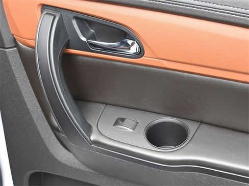 Used 2017 Chevrolet Traverse LT image 34