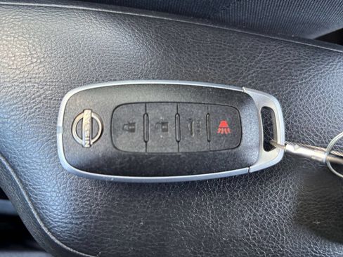 Used 2025 Nissan Versa SV FWD image 21