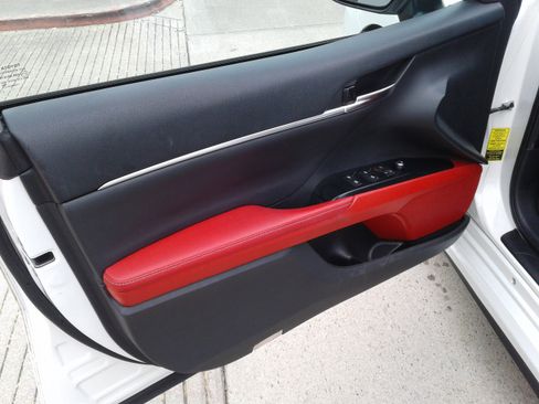 Used 2020 Toyota Camry XSE image 15