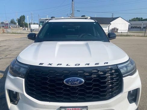 Used 2025 Ford Explorer ST-Line AWD/4WD image 3