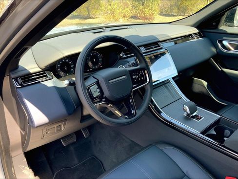 New 2026 Land Rover Range Rover Velar Dynamic SE image 8