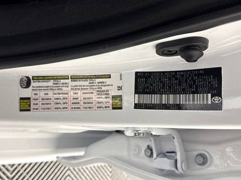 Used 2025 Toyota Corolla LE image 33